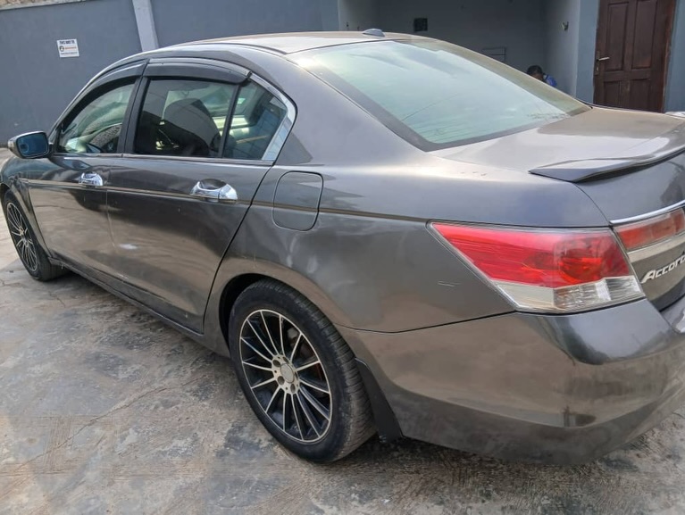 Reliable Honda Accord: Fuel-Efficient & Ready to Drive