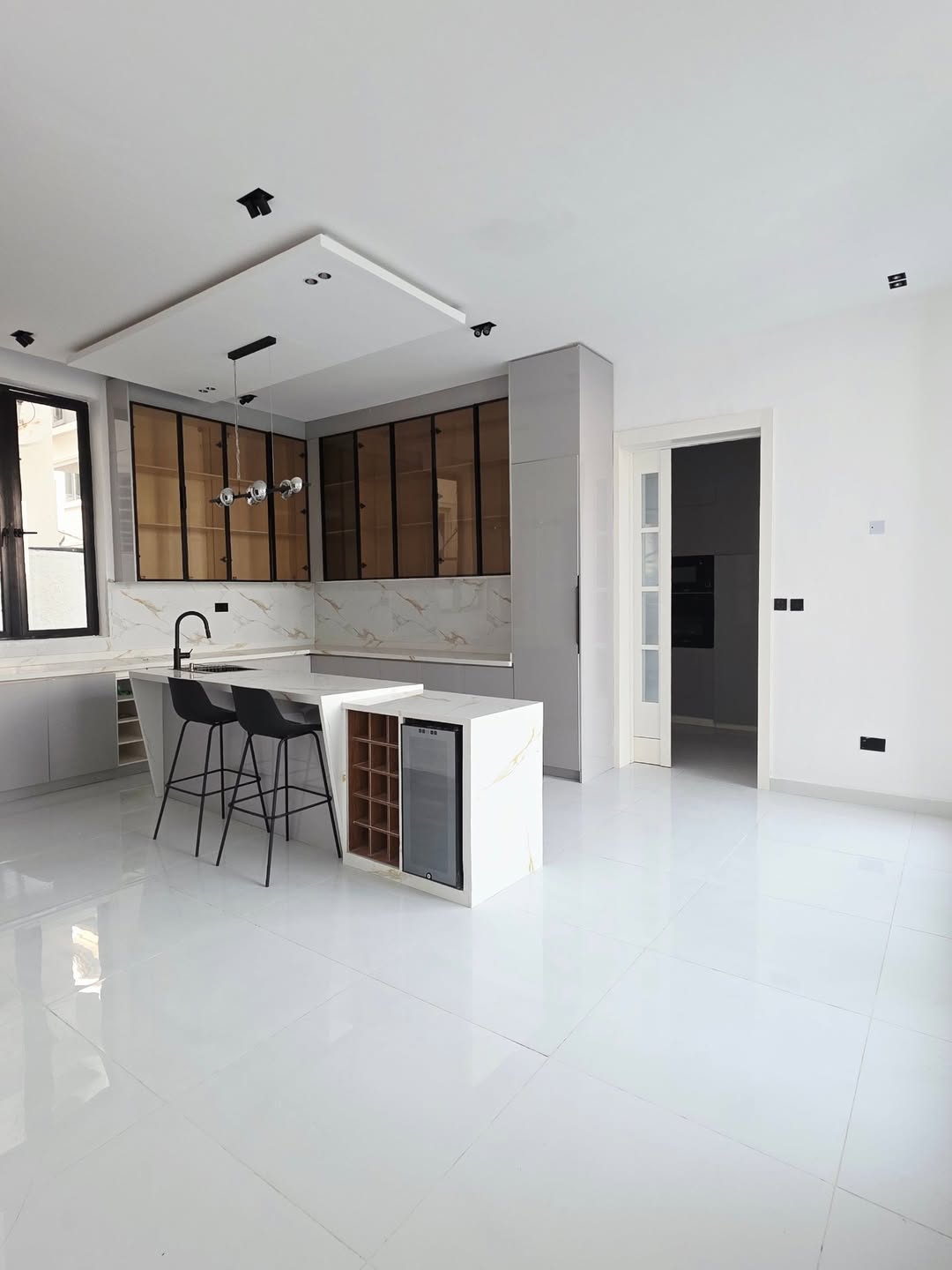 Elegant 5-Bedroom Haven with Cinema & Pool in Lekki