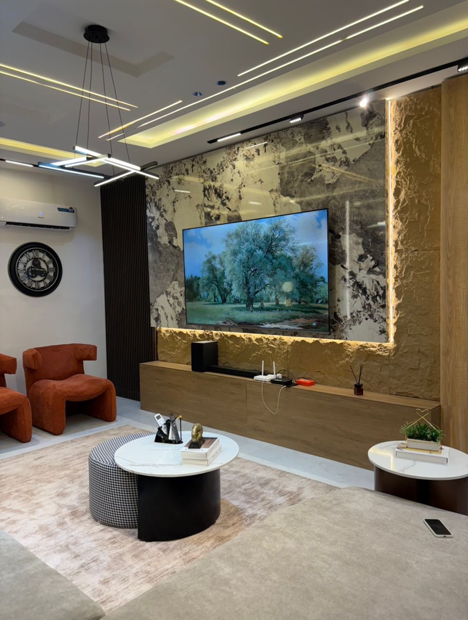 Luxury 2-Bed Shortlet with Pool & Gym in Ikate