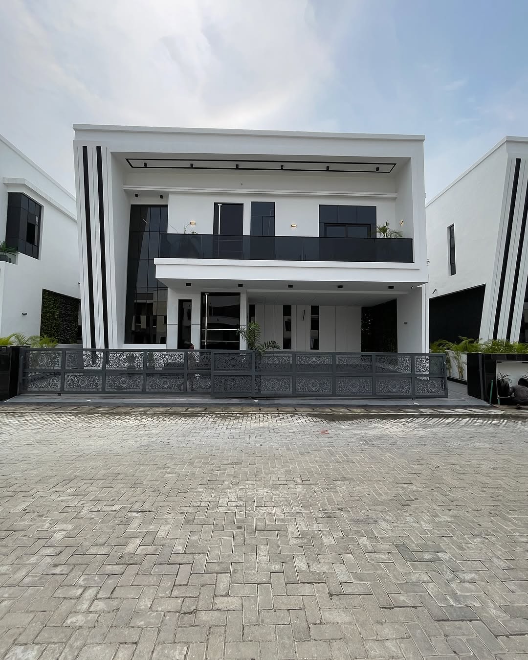 Ultimate 5-Bed Cinema & Pool Estate in Lekki