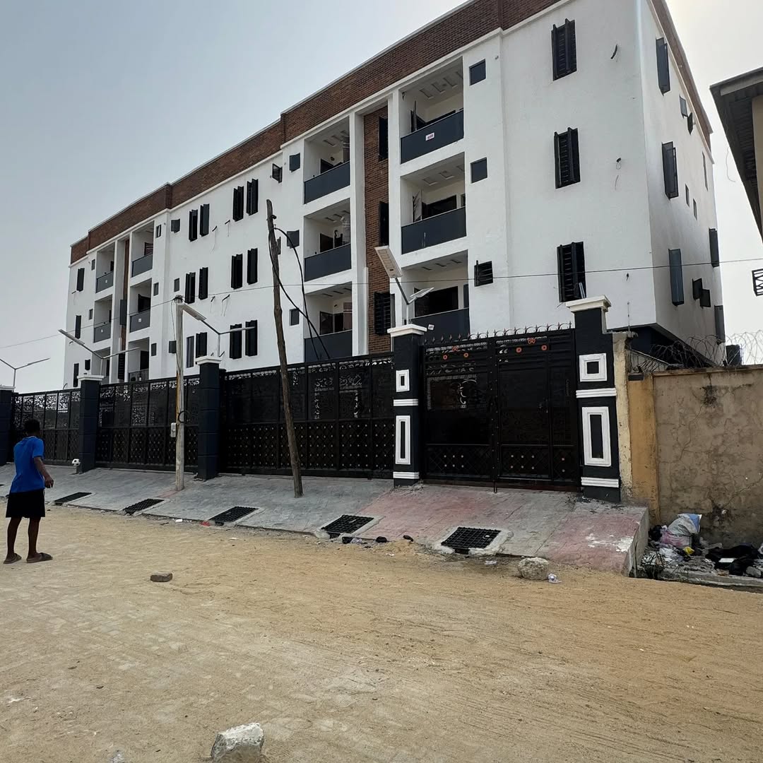 Spacious 2-Bed Ensuite Gem Before Chevron