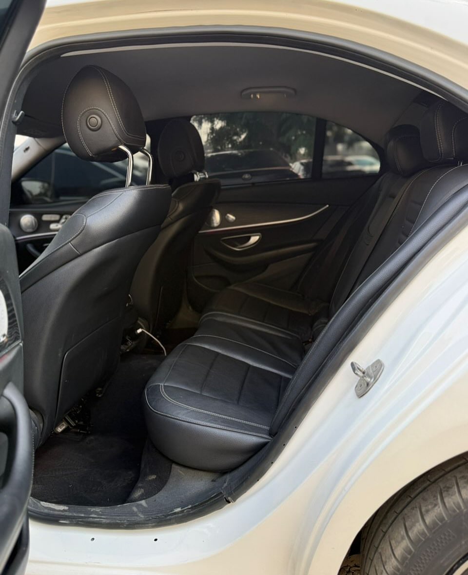 Luxury 2017 Mercedes E300: Keyless & Loaded