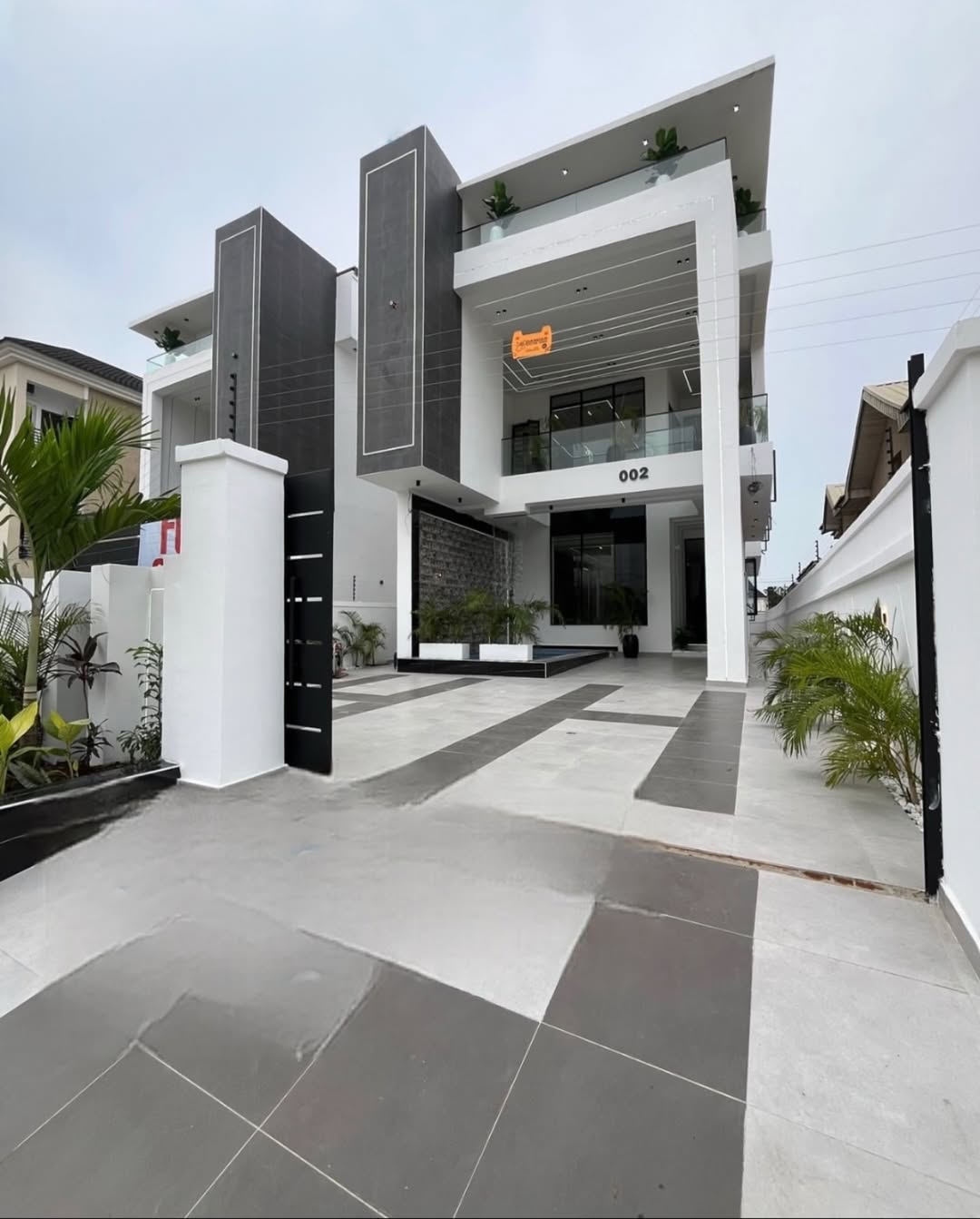 Lagos Luxury: 5-Bed Duplex with Pool & Gym in Ikota