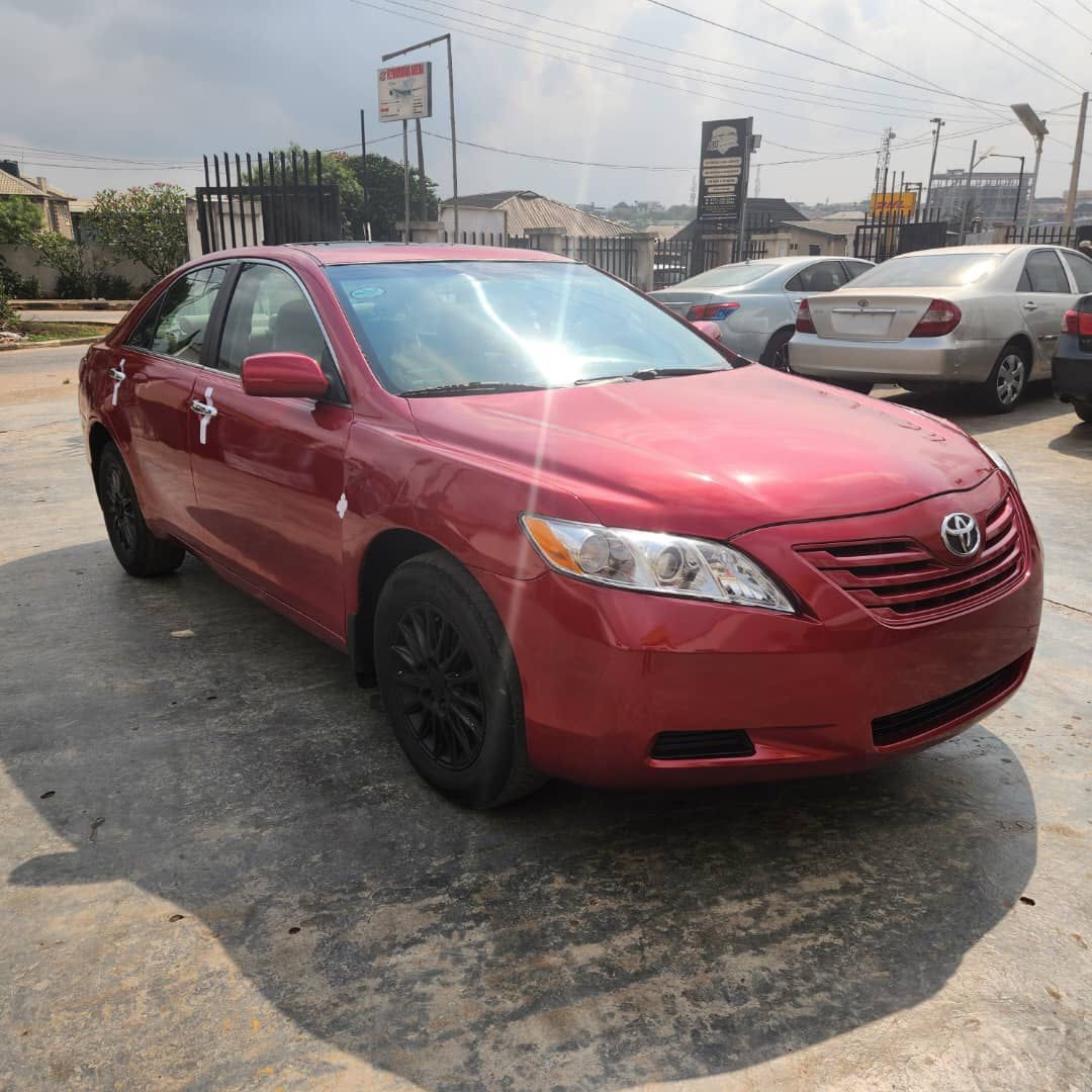 2009 Toyota Camry: Flawless & Fuel-Efficient