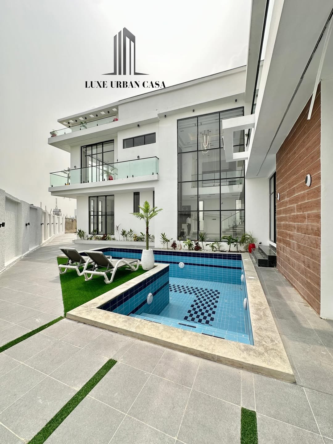 Chevron’s Ultimate 5-Bedroom Oasis with Pool & Gym