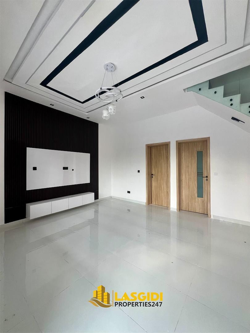 Serene 3-Bed Terrace Duplex with Walk-In Closets