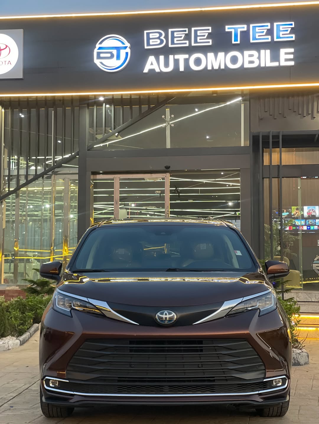 2022 Sienna Hybrid: Luxury Meets 36 MPG