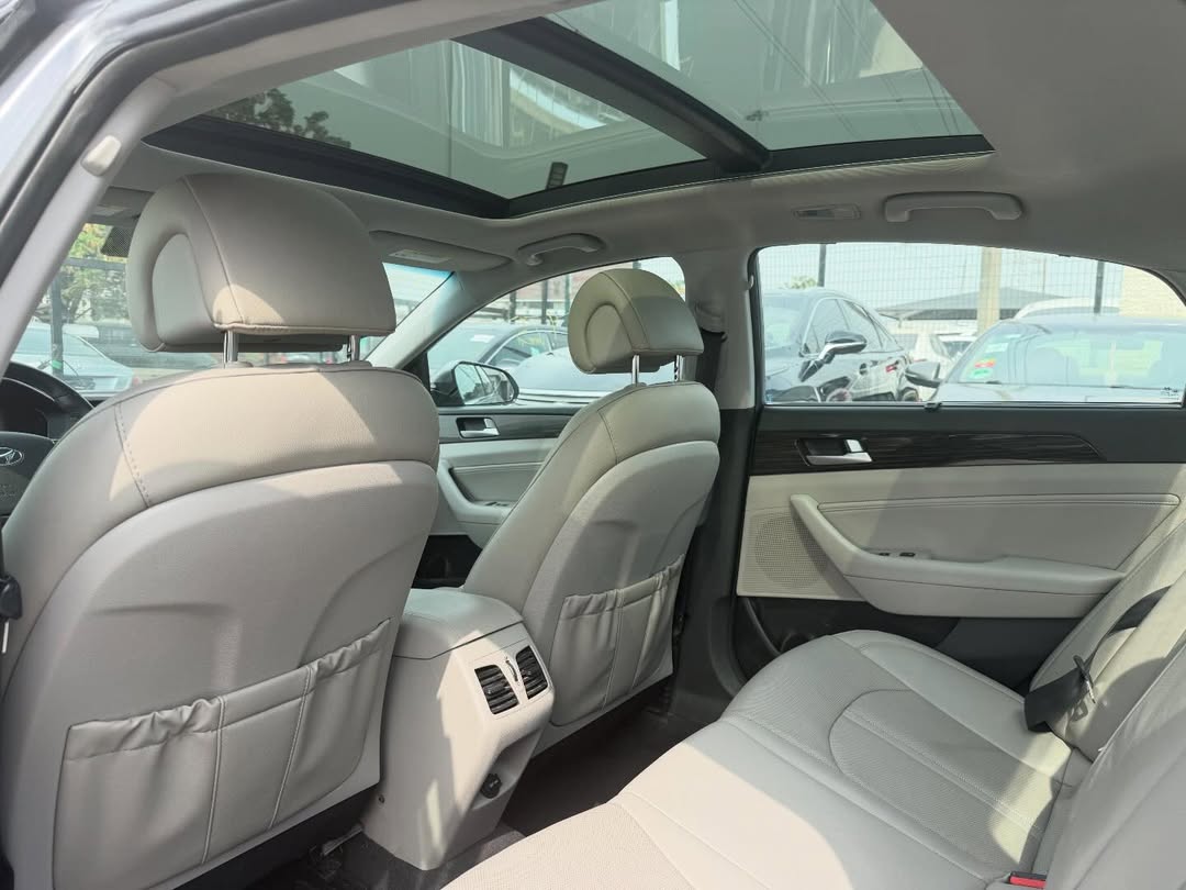 2016 Hyundai Sonata: Panoramic Luxury, Fully Paid Duty!