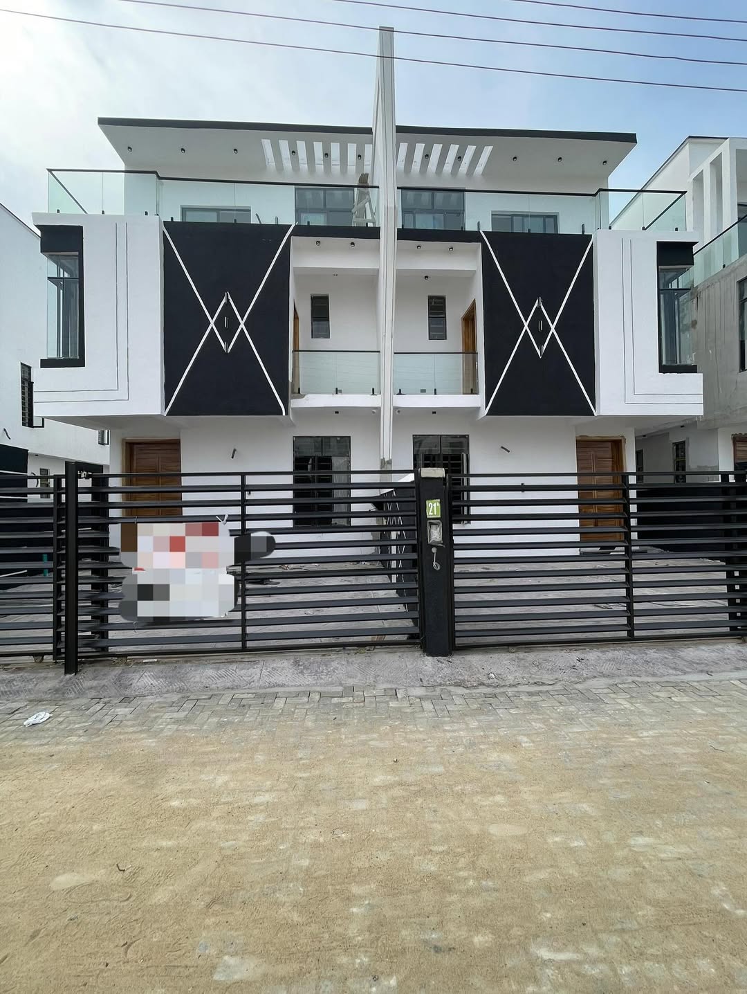 Spacious 5-Bedroom Duplex in Prime Chevron Lekki