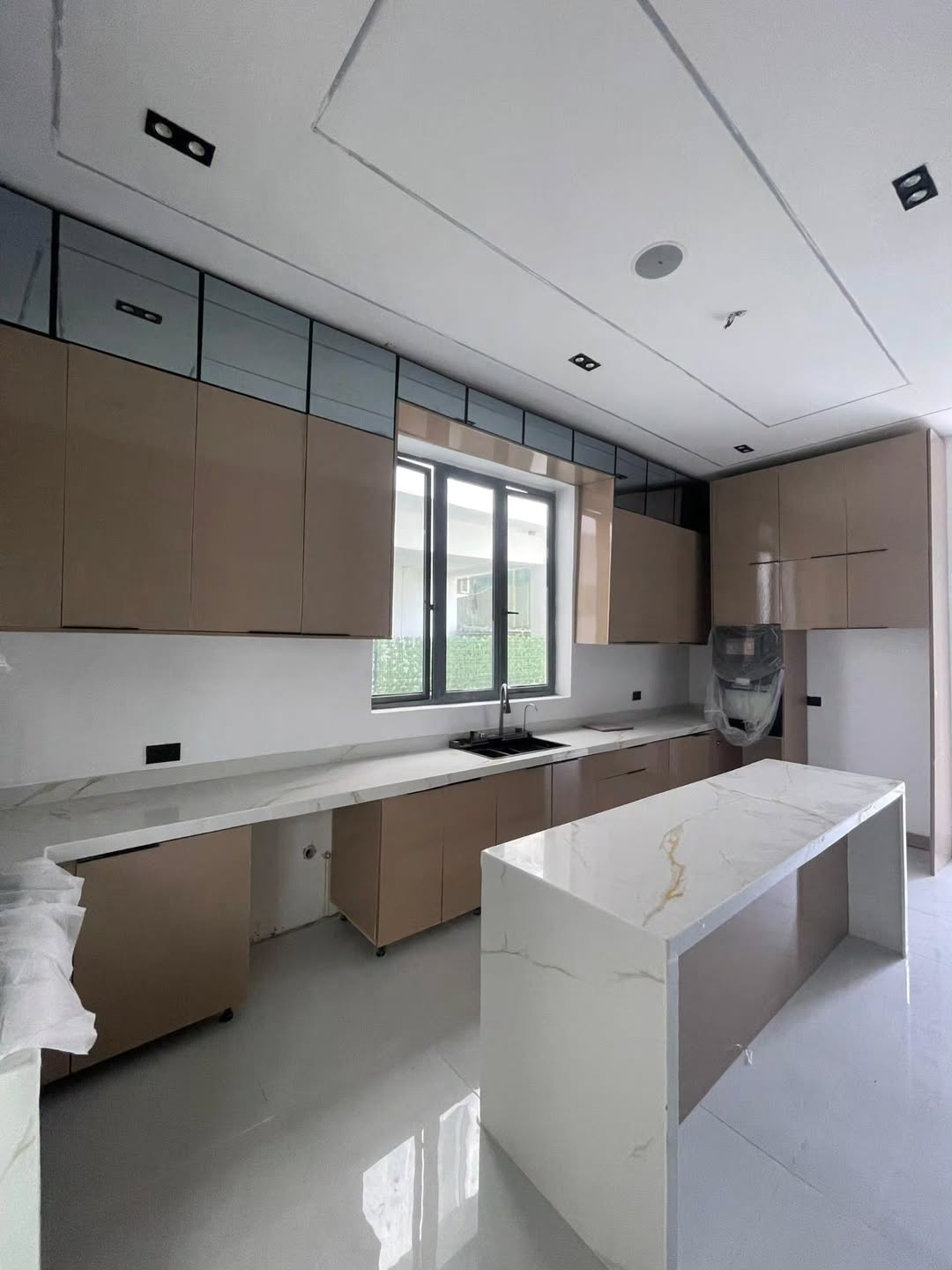 Spacious 5-Bedroom Duplex with Pool in Ajah