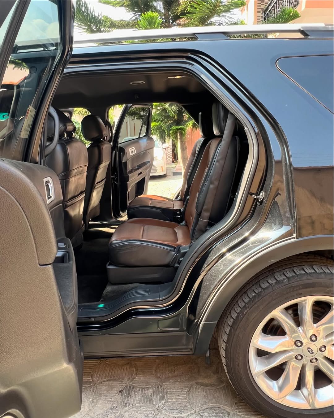 Luxury 2014 Ford Explorer: Cleared & Ready in Lagos
