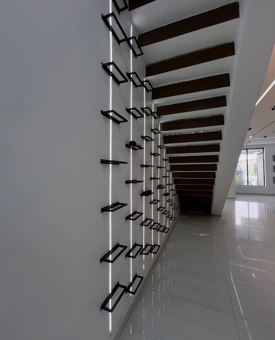 Lagos Luxury: 5-Bed Duplex with Pool & Gym in Ikota