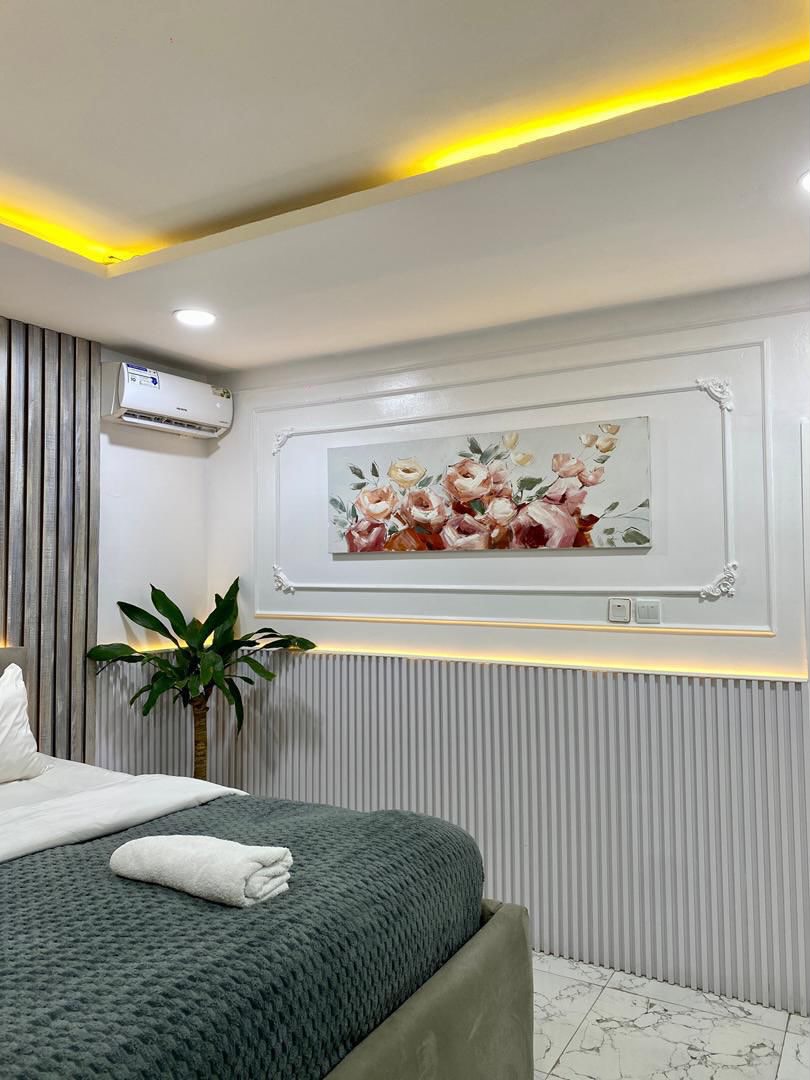 Seaside Luxury: Modern 1-Bedroom with 24/7 Power & WiFi