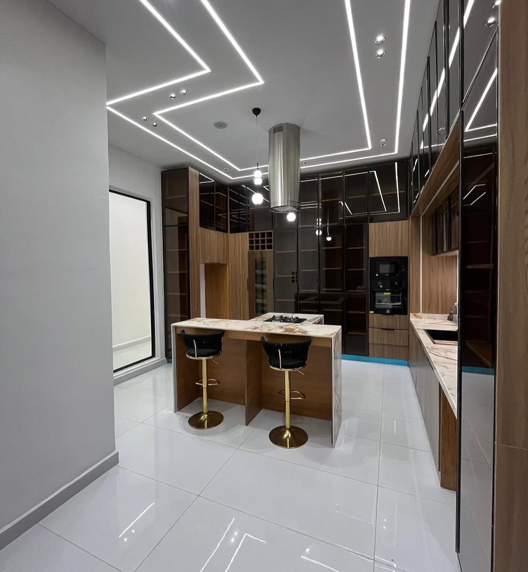 Ultimate 5-Bedroom Estate Gem with Pool & BQ in Ikota