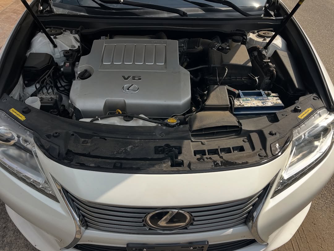 2014 Lexus ES350: Luxury & Power, Ready to Zoom