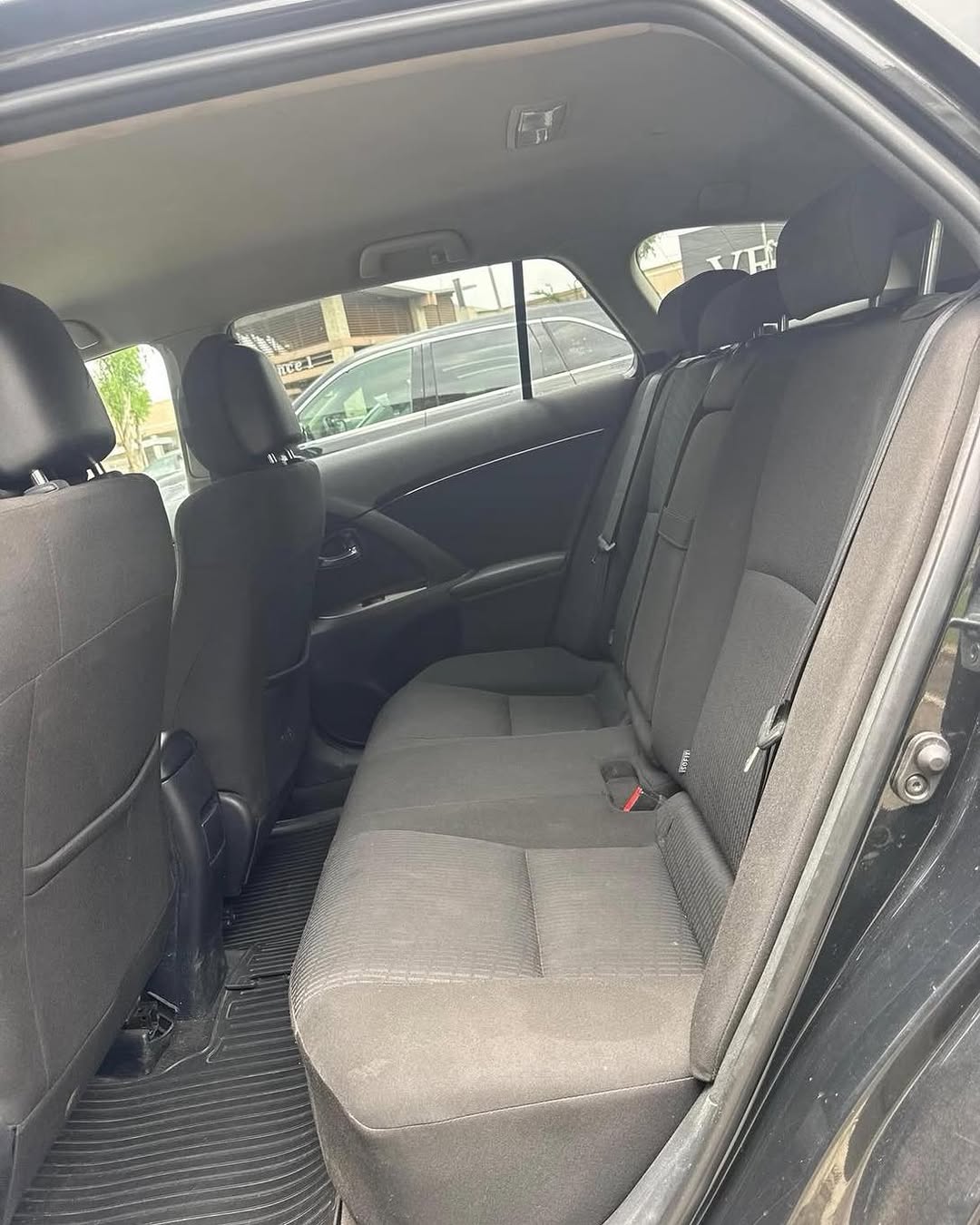 Drive Home a Flawless 2010 Toyota Avensis