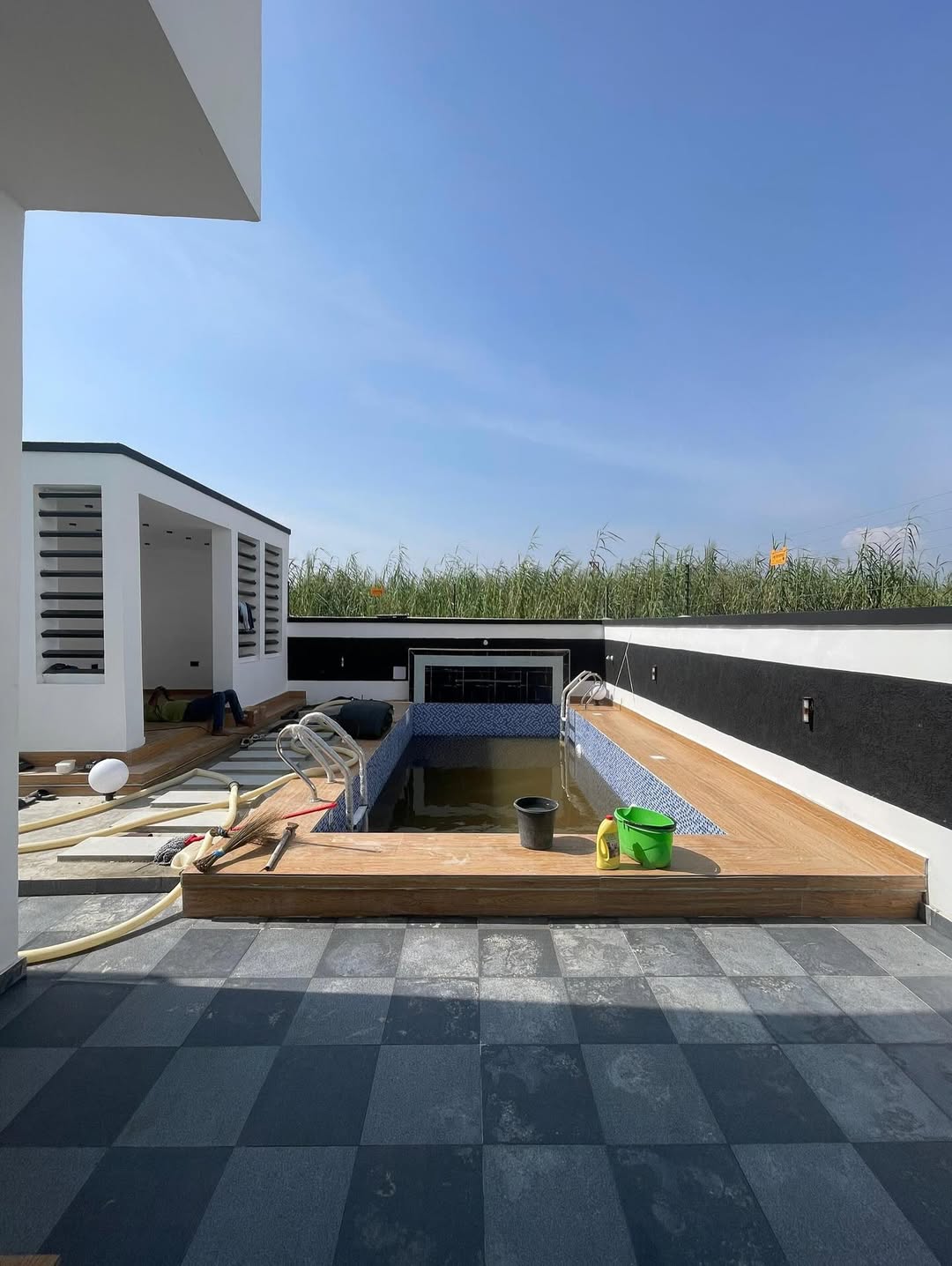 Stunning 5-Bedroom Duplex with Cinema & Pool in Ajah