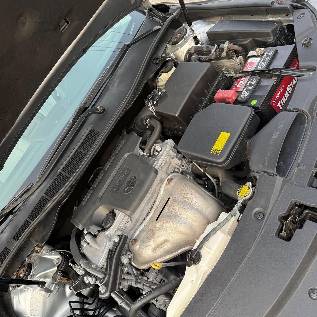 2015 Camry LE: Low Miles, Perfect, 16M