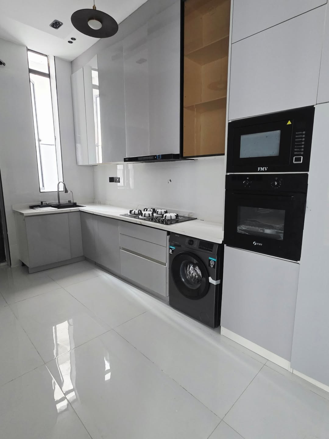 Elegant 5-Bedroom Haven with Cinema & Pool in Lekki