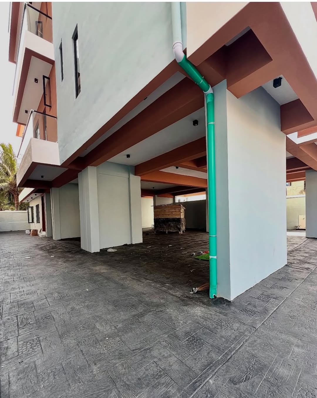 Prime Lekki 2-Bed: High-Yield Shortlet Gem