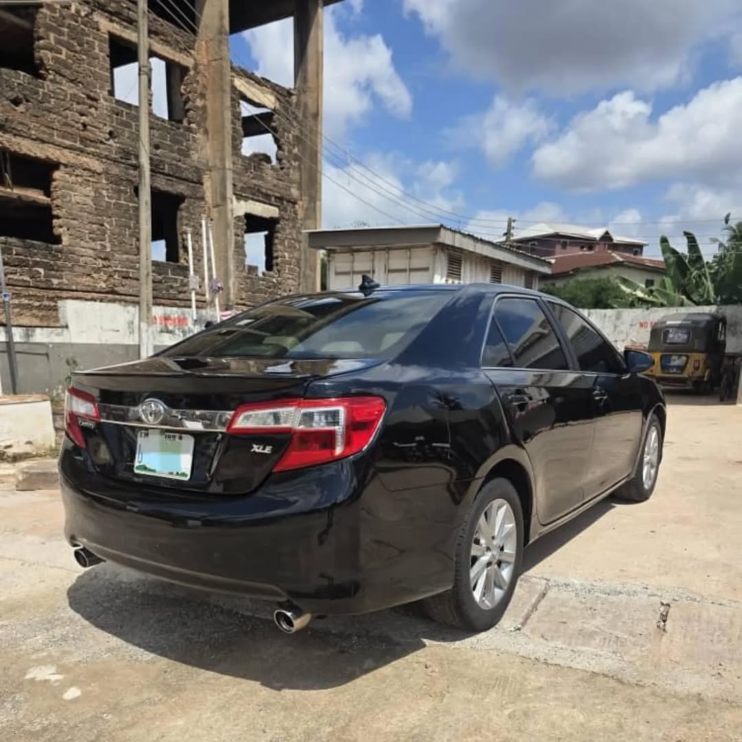 Luxury V6 Camry: Sunroof & Ready to Drive