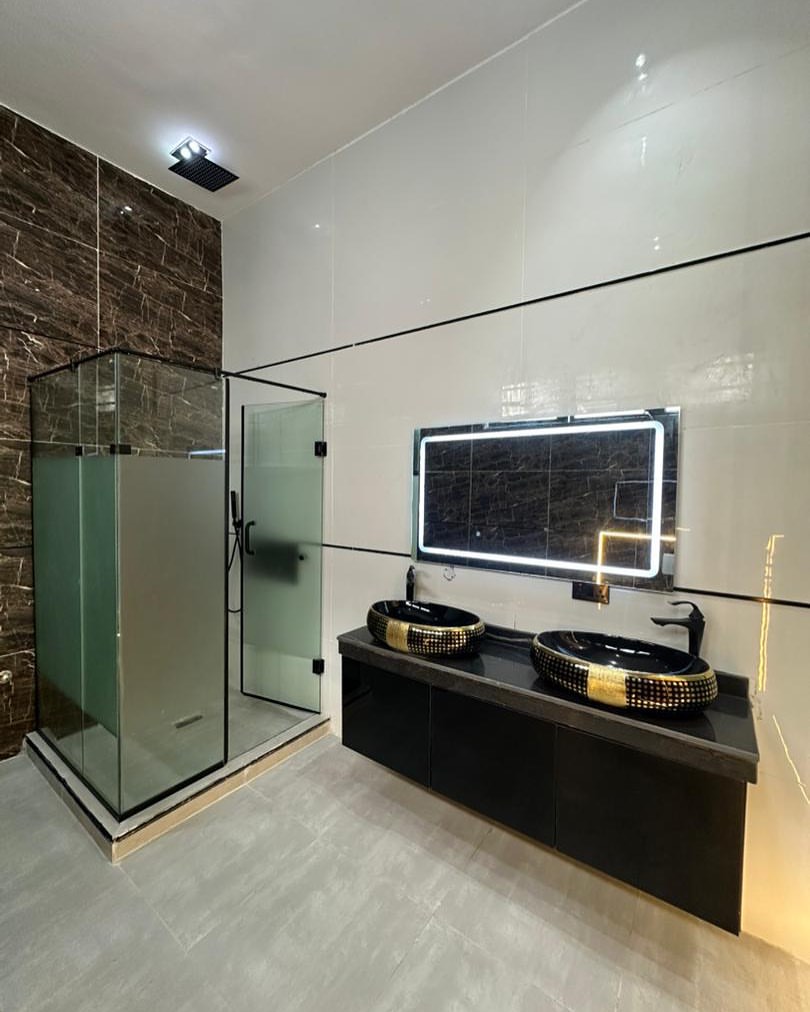 Stunning 5-Bedroom Duplex with Resort-Style Pool in Lekki