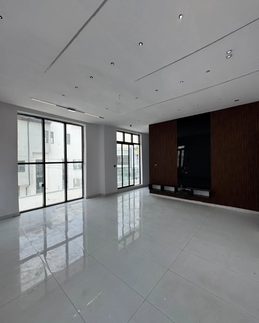 Luxury 4-Bed Duplex with Pool & Gym in Ajah