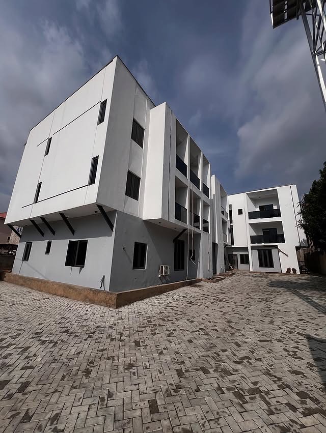 Exquisite 5-Bed Terrace Dulex with Pool in Mabushi