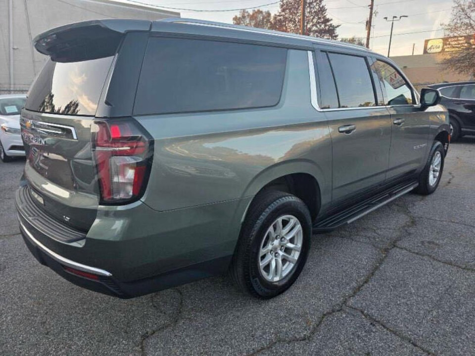 V8 Presence: Own the Premium Lane