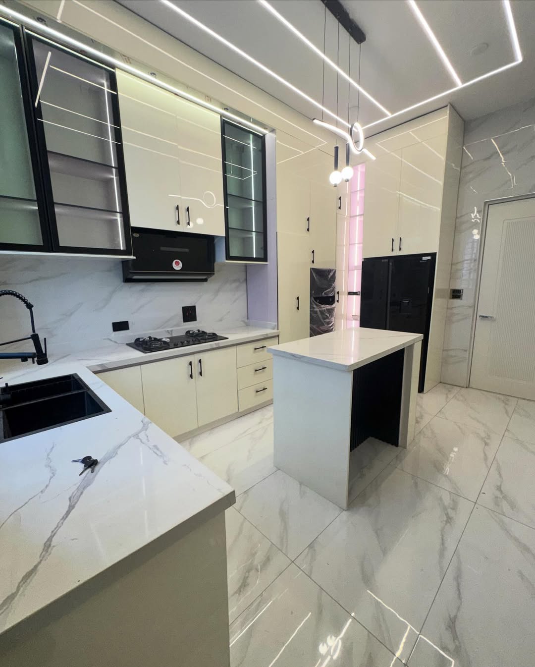 Dream 5-Bed Duplex with Pool & Cinema in Ikota