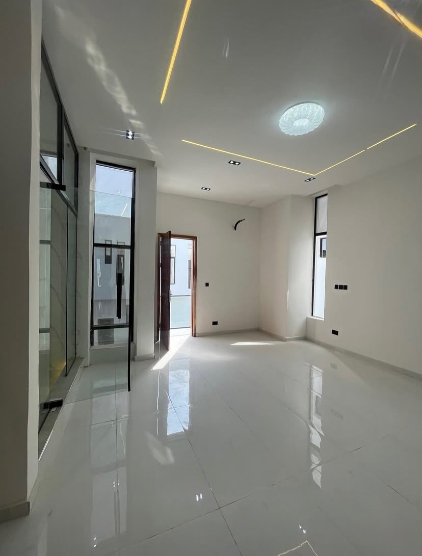 Ikota Haven: Spacious 4-Bedroom Detached Duplex