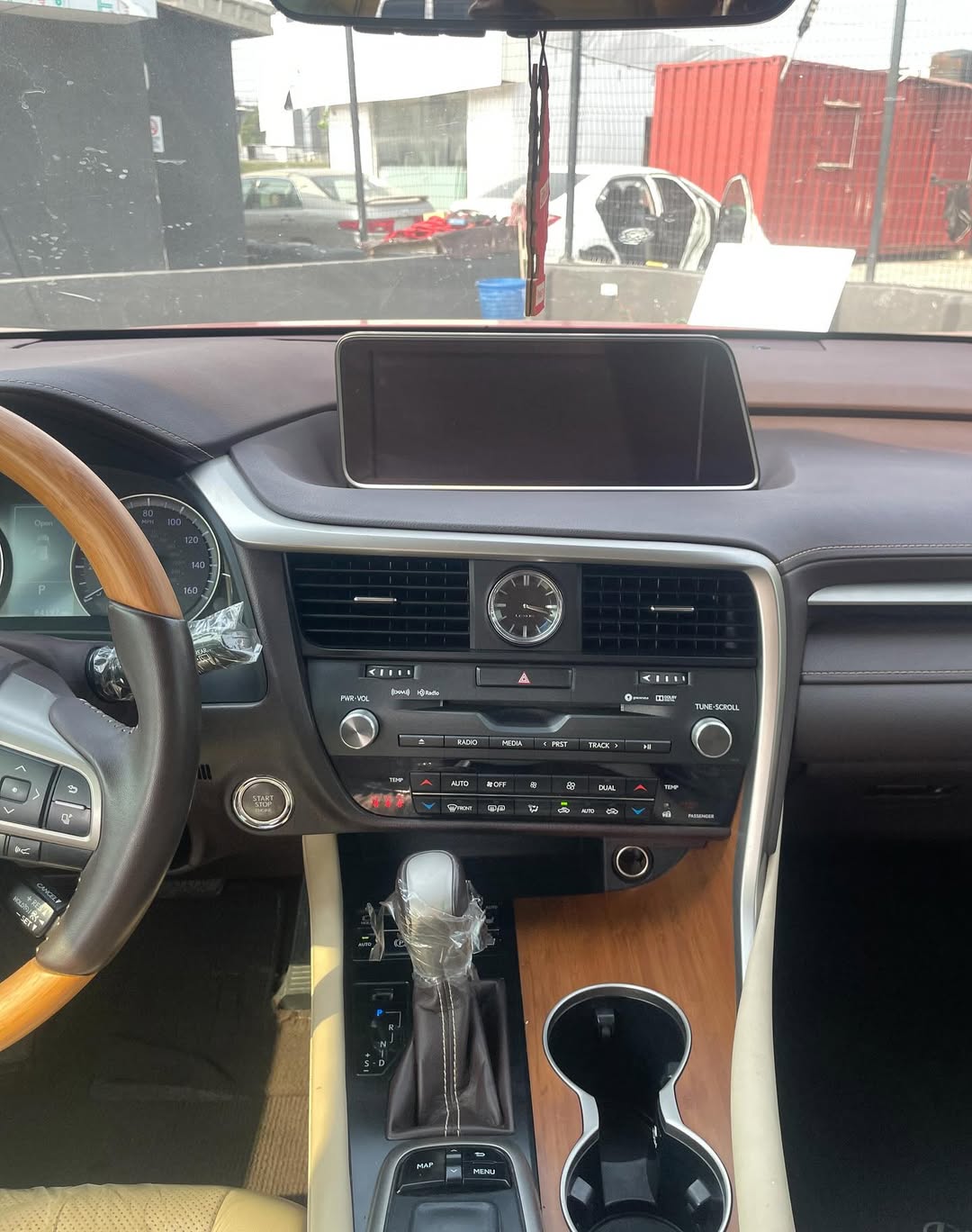 Luxury Lexus RX350: Sunroof & Safety Tech