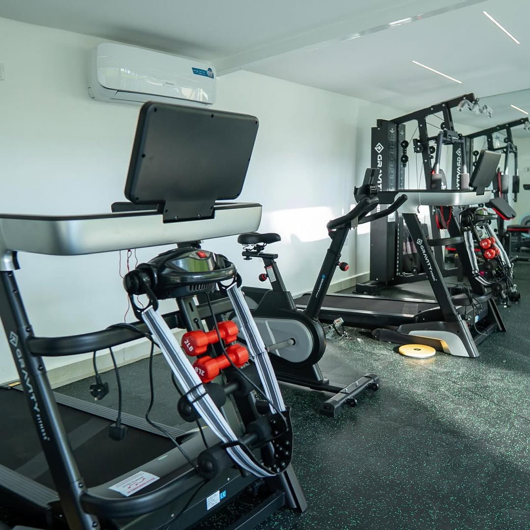 Maitama Oasis: Poolside One-Bedroom with 24/7 Luxury