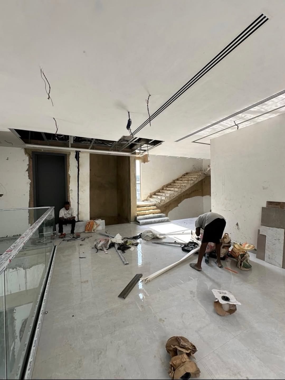 Lagos Luxury: 5-Bedroom Estate with Private Cinema & Pool