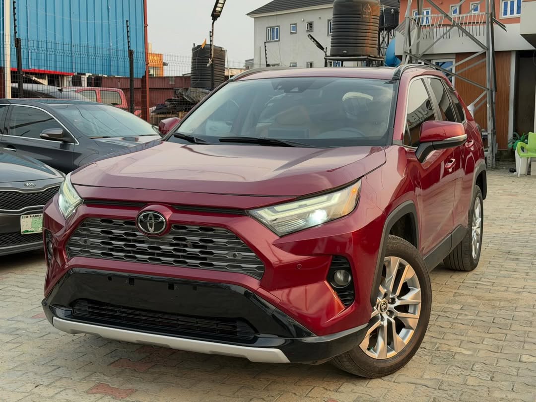 2025 RAV4 XLE: Fully Paid Duty, Ready Now