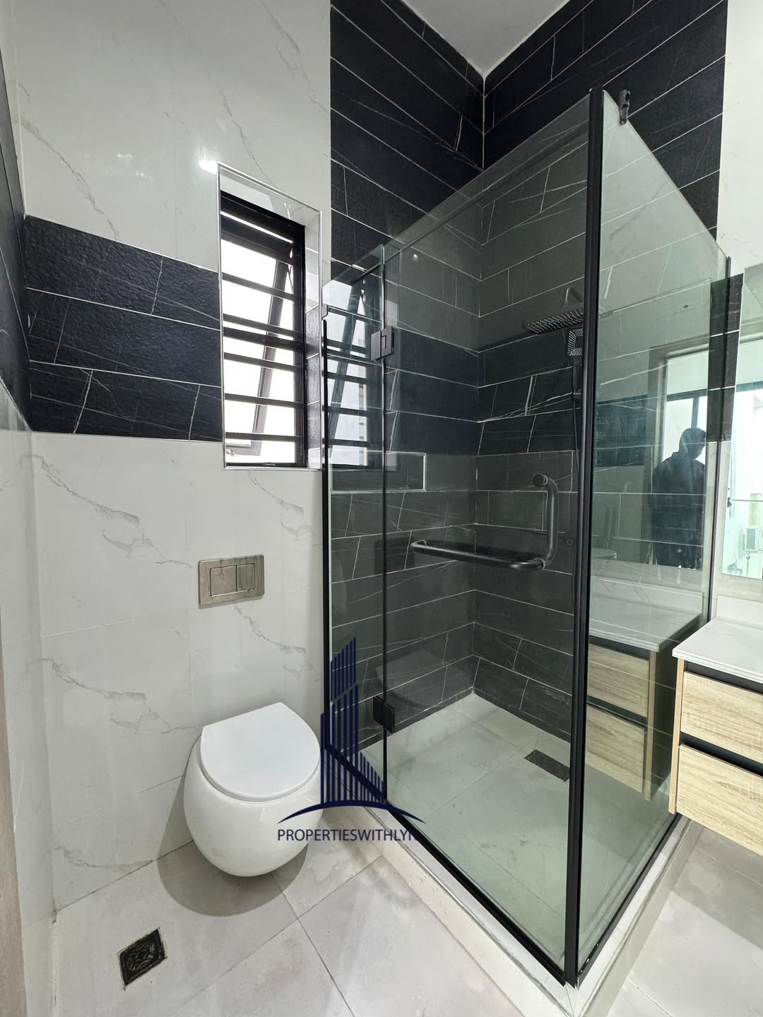 Elegant 4-Bedroom Haven with BQ in Lekki