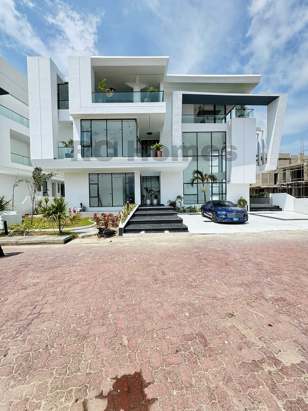 Osapa London’s Grand 600SQM Estate with Rooftop Terrace & Pool