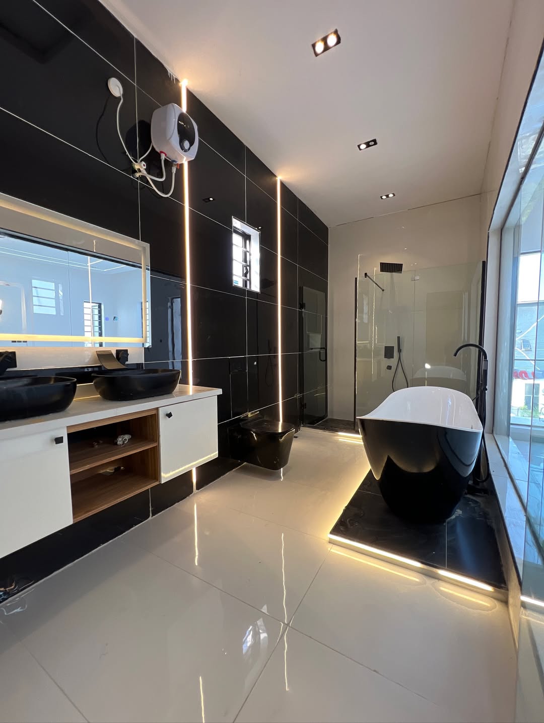 Ultimate 5-Bed Lekki Duplex with Cinema & Rooftop