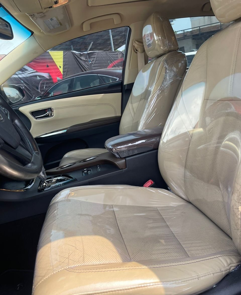 Luxury 2013 Toyota Avalon: Sunroof & Tech, 21M Naira