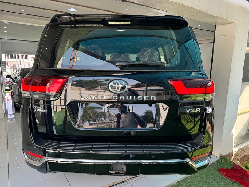 Unleash Power & Prestige: 2025 Land Cruiser VXR