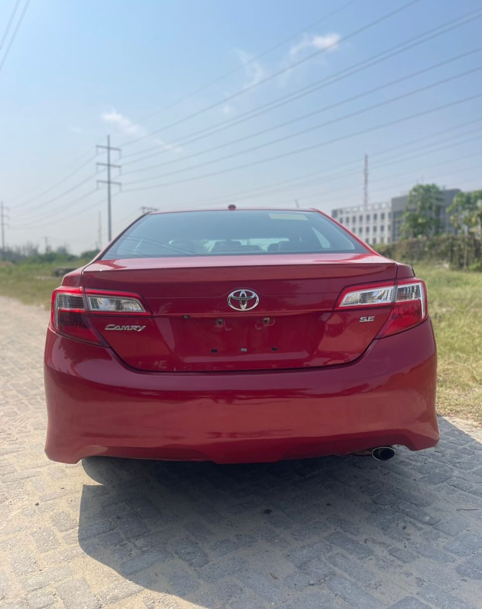 2013 Camry SE: Sunroof & Camera, Unbeatable Price