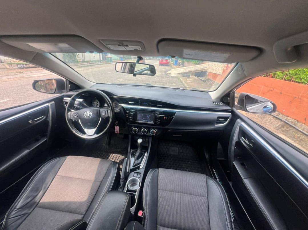 2014 Corolla SE: Unbeatable Value & Reliability