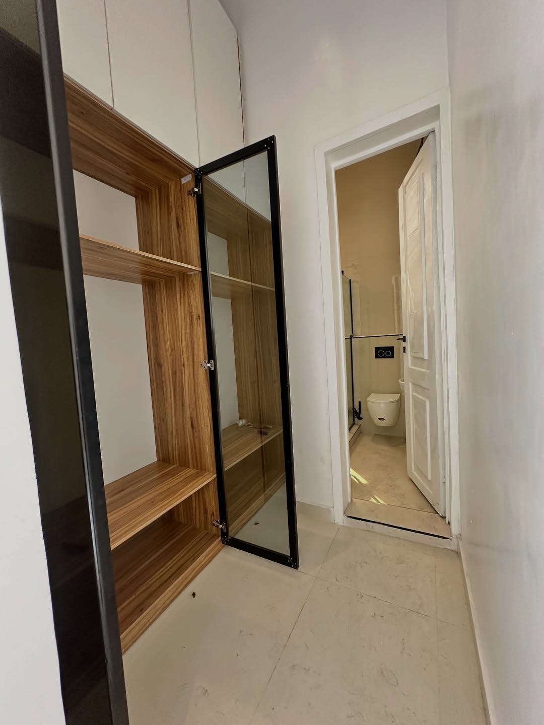 Lekki Phase One: 3Beds with Pool & Gym