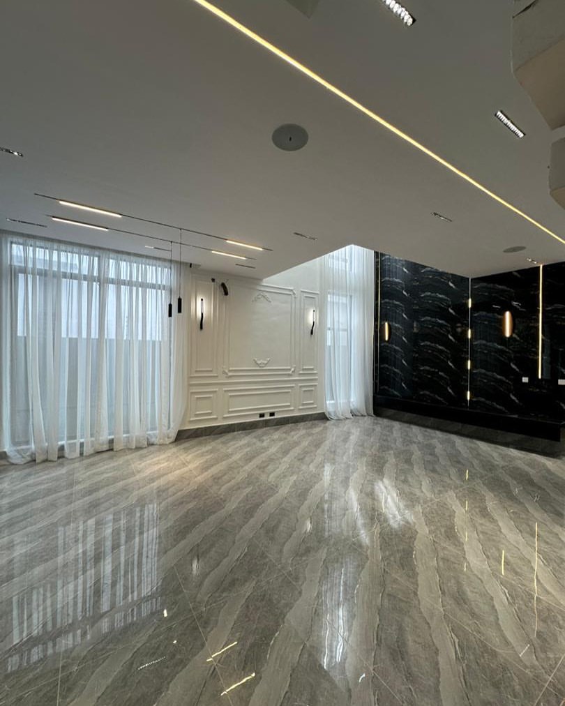 Stunning 5-Bedroom Duplex with Resort-Style Pool in Lekki