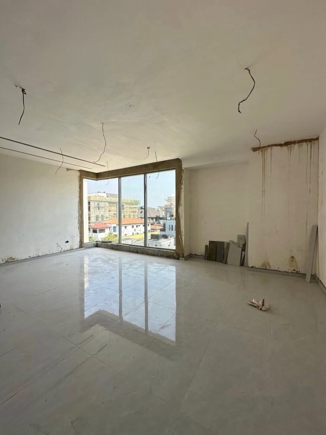 Lagos Luxury: 5-Bedroom Estate with Private Cinema & Pool