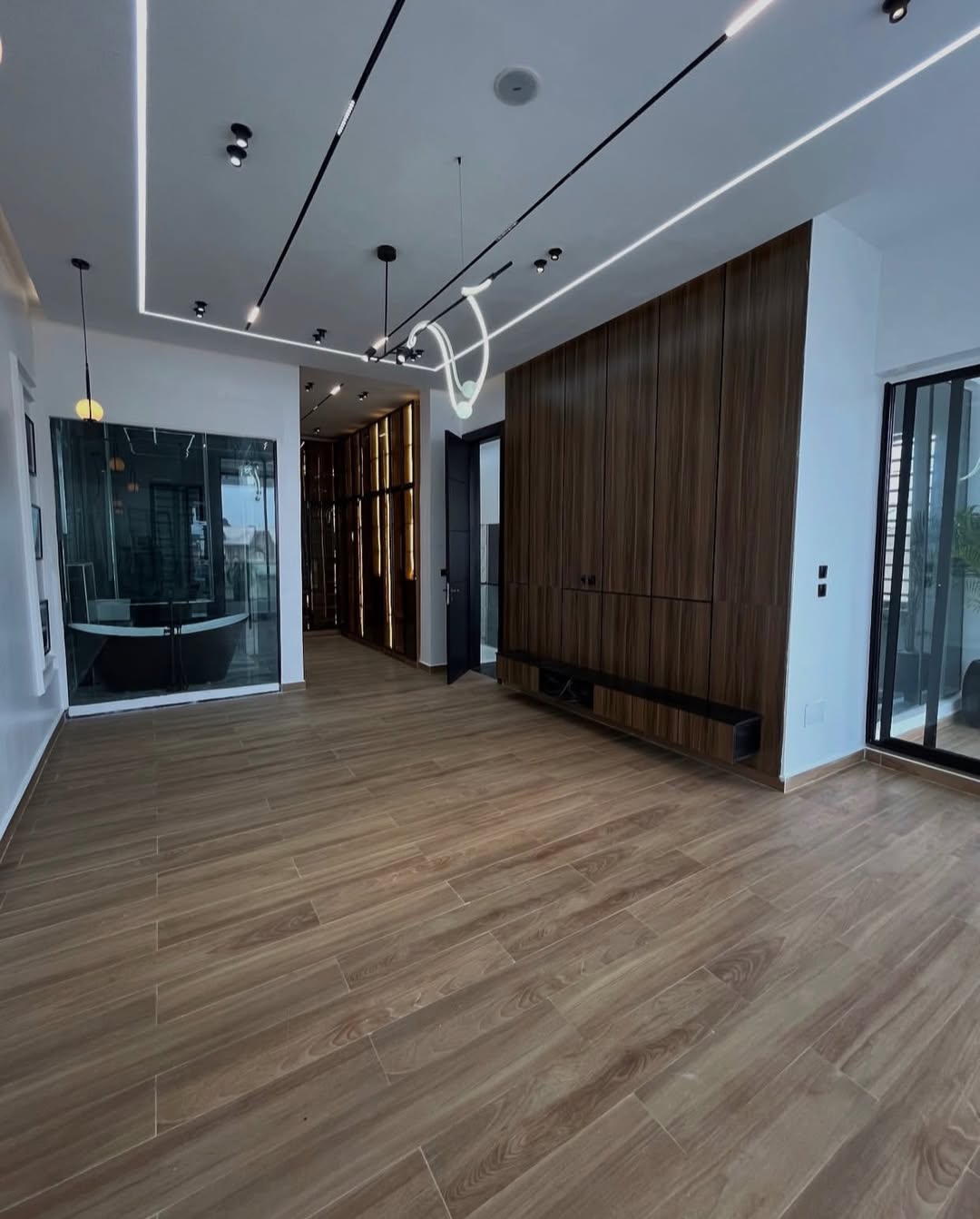 Lagos Luxury: 5-Bed Duplex with Pool & Gym in Ikota