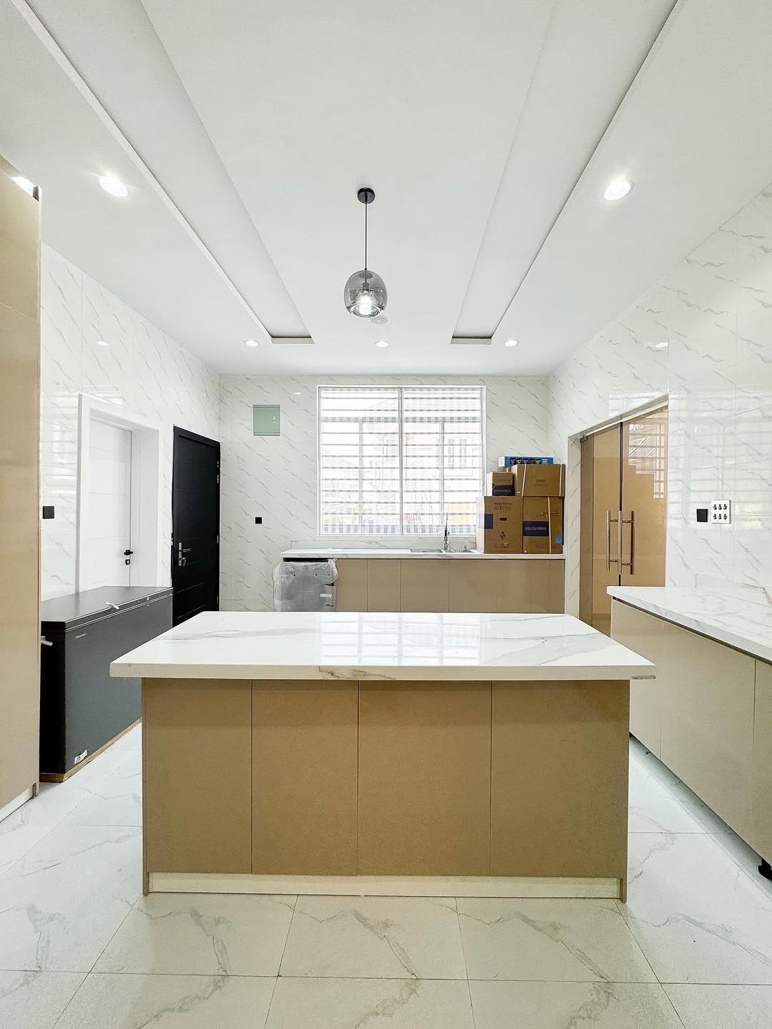 Lekki’s Ultimate 5-Bedroom Oasis with Pool & Rooftop