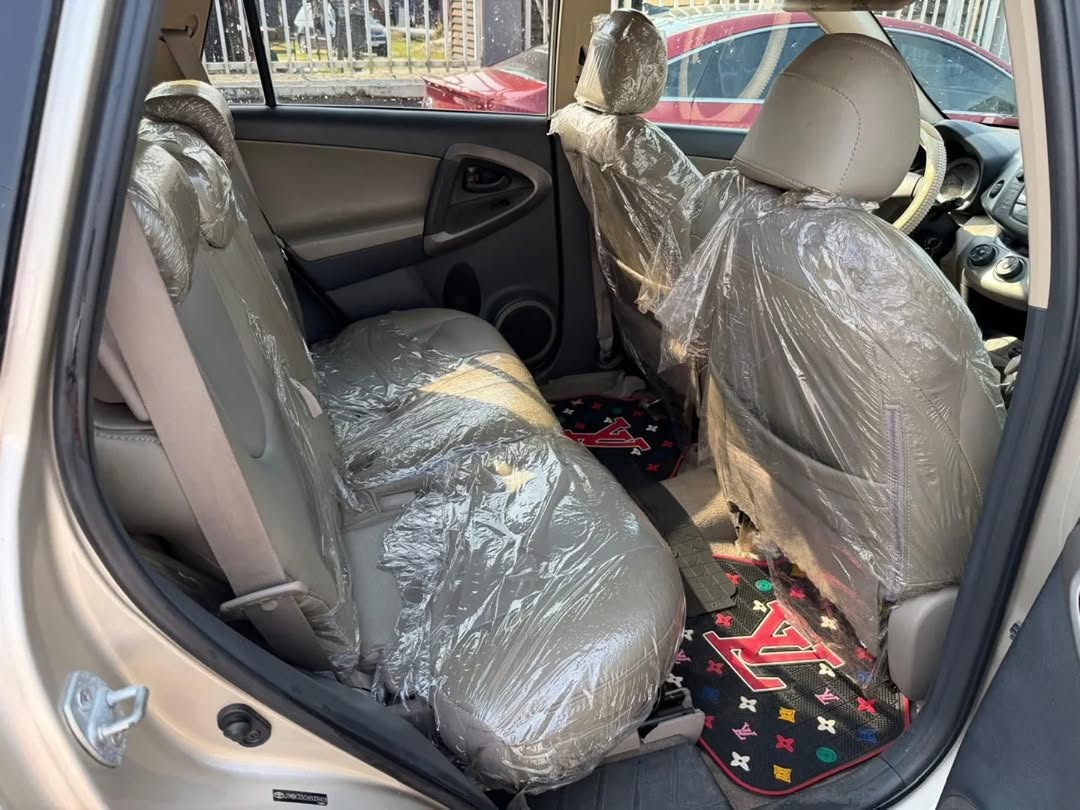 2007 RAV4: Perfect Gear, Leather & Rims. 8.9M