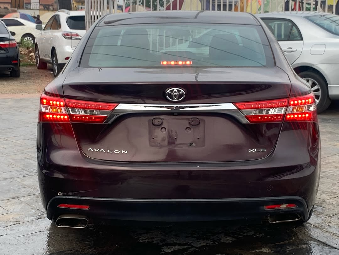 2014 Toyota Avalon: Luxury & Tech, Super Clean!