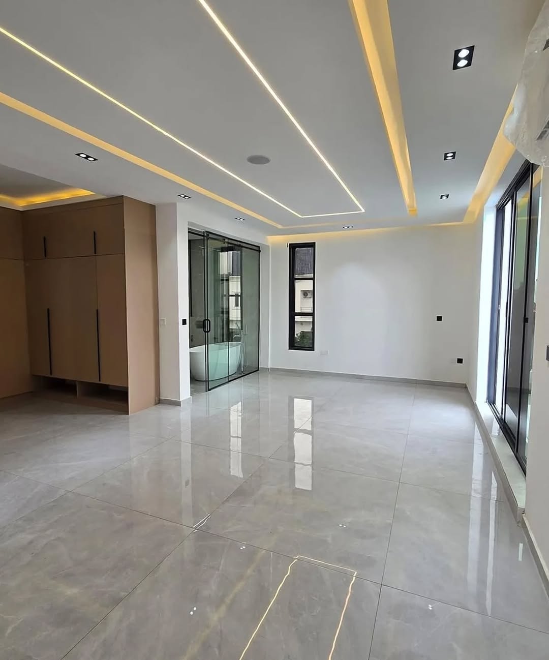 Lekki Luxury: 5-Bed Smart Home with Pool & Cinema